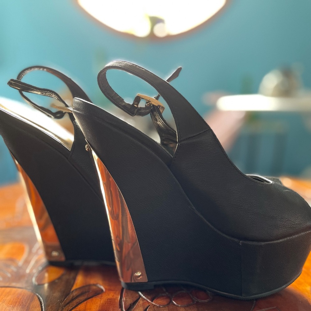 “Alba” vegan leather platforms. Size 7.5